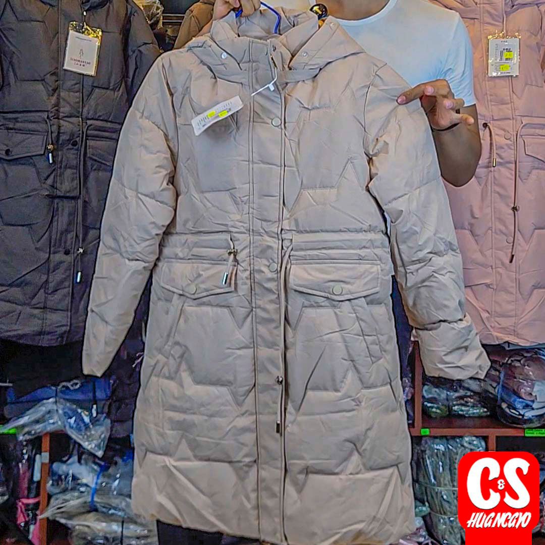 aco Largo Mujer “Arctic Cozy Elegance” – Súper Abrigador con Capucha Desmontable - Imagen 7